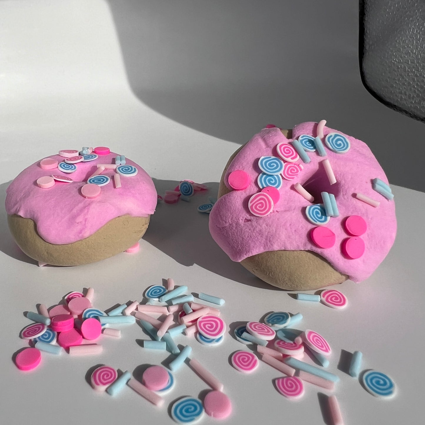 Creamy pastel yellow slime with a glossy finish, embellished with playful clay donut slices and candy sprinkles. Offers a sweet, donut-like scent and engaging sensory play.