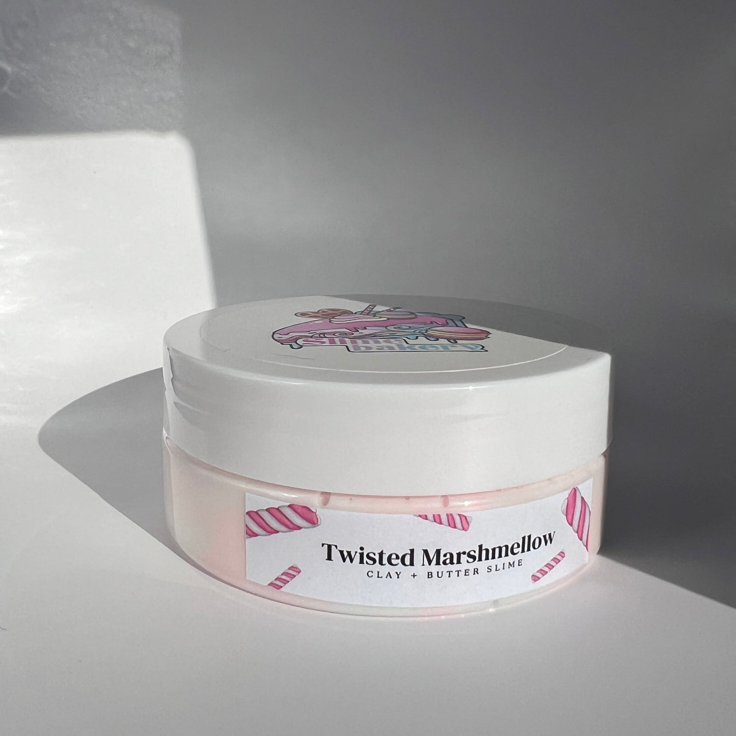 Twisted Marshmallow Slime – Perfect gift for kids aged 8-14, featuring a pink and white swirl with clay marshmallow add-ins. Ideal for sensory play and relaxation.

